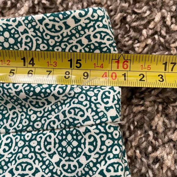 Chico’s Green & White Medallion So Slimming Brigitte Slim Leg Ankle Pants Sz 6R - Picture 10 of 11